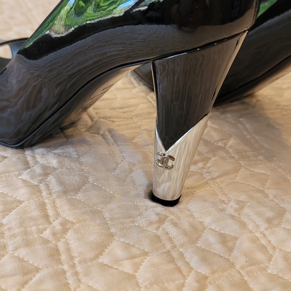 Like New CHANEL Black Heels - Picture 6 of 16